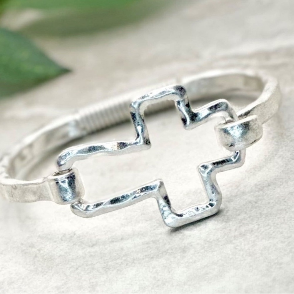 Hammered Silver Hinge Cross Bangle Bracelet – Elegant Christian Jewelry